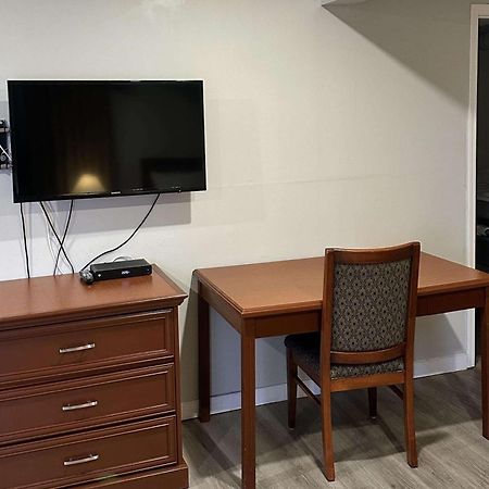 Travelodge By Wyndham לאנגלי מראה חיצוני תמונה