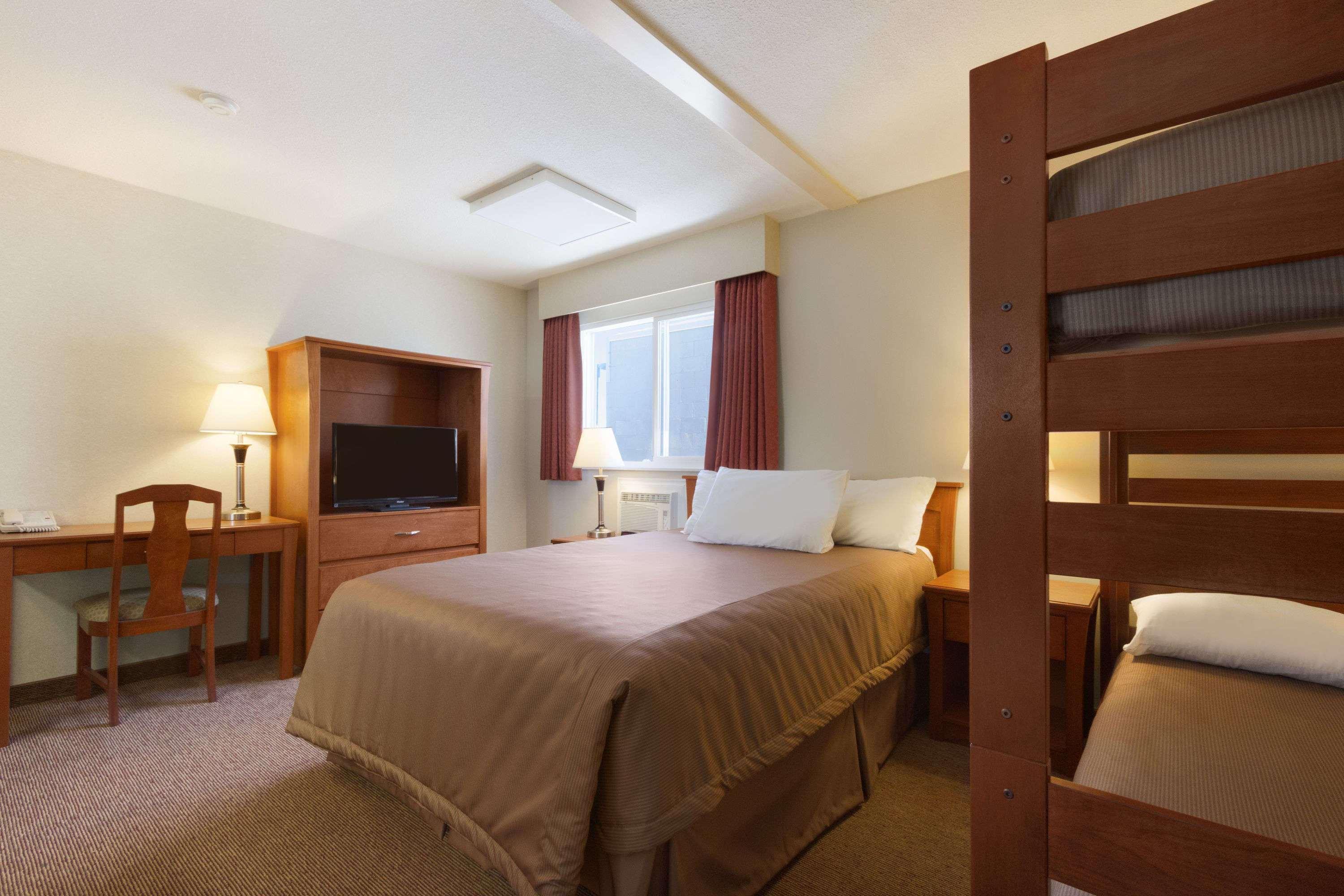 Travelodge By Wyndham לאנגלי מראה חיצוני תמונה