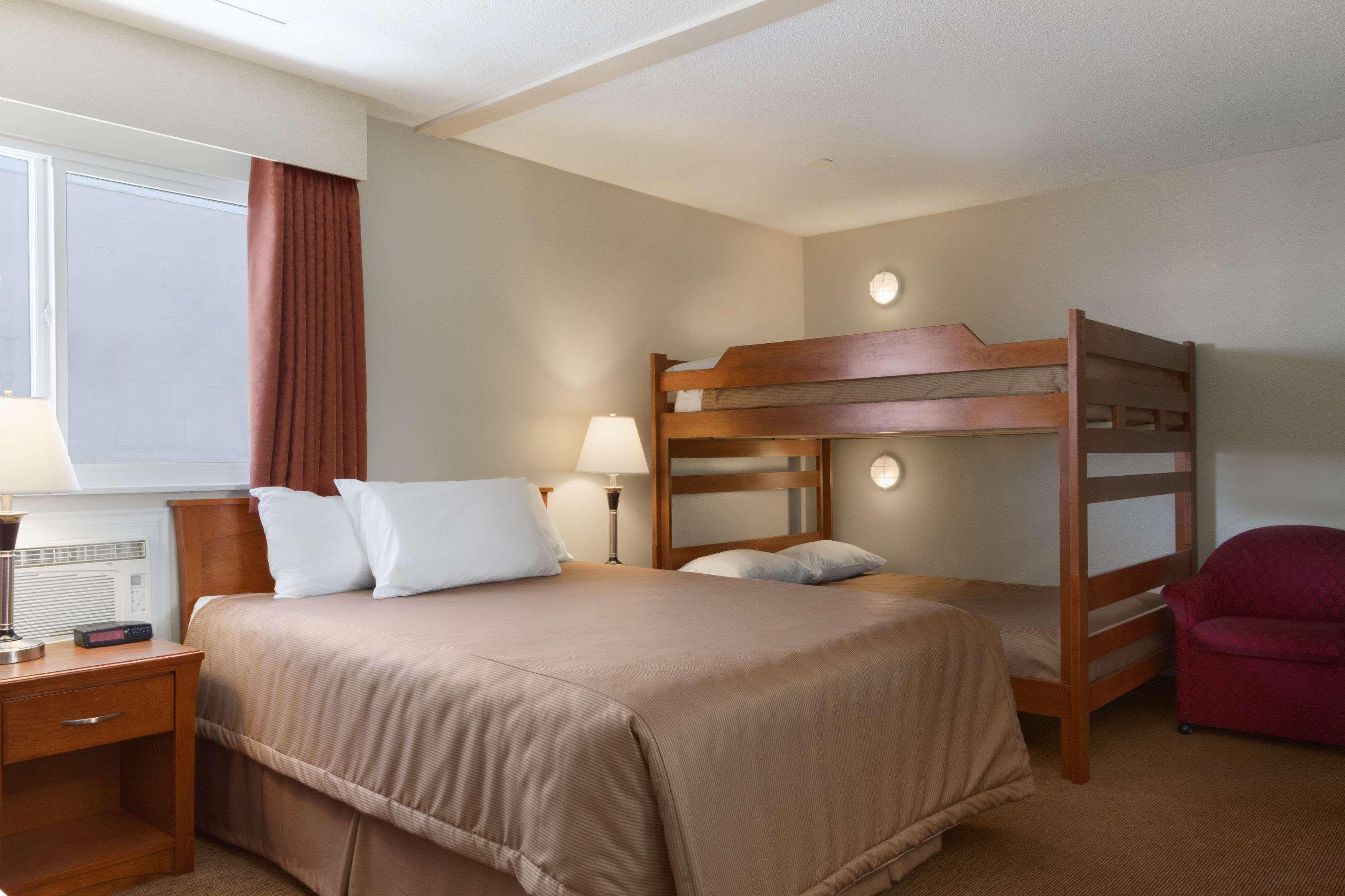 Travelodge By Wyndham לאנגלי מראה חיצוני תמונה