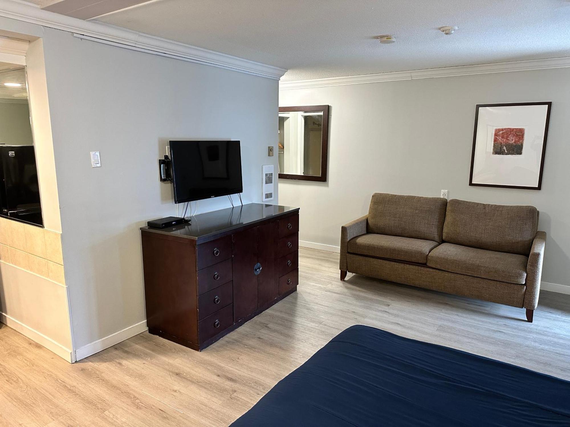Travelodge By Wyndham לאנגלי מראה חיצוני תמונה