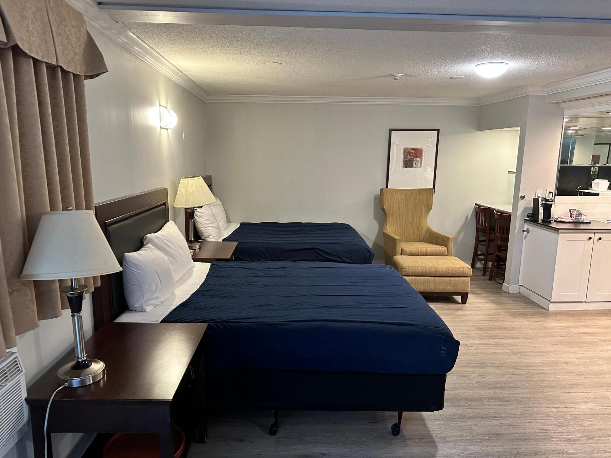 Travelodge By Wyndham לאנגלי מראה חיצוני תמונה