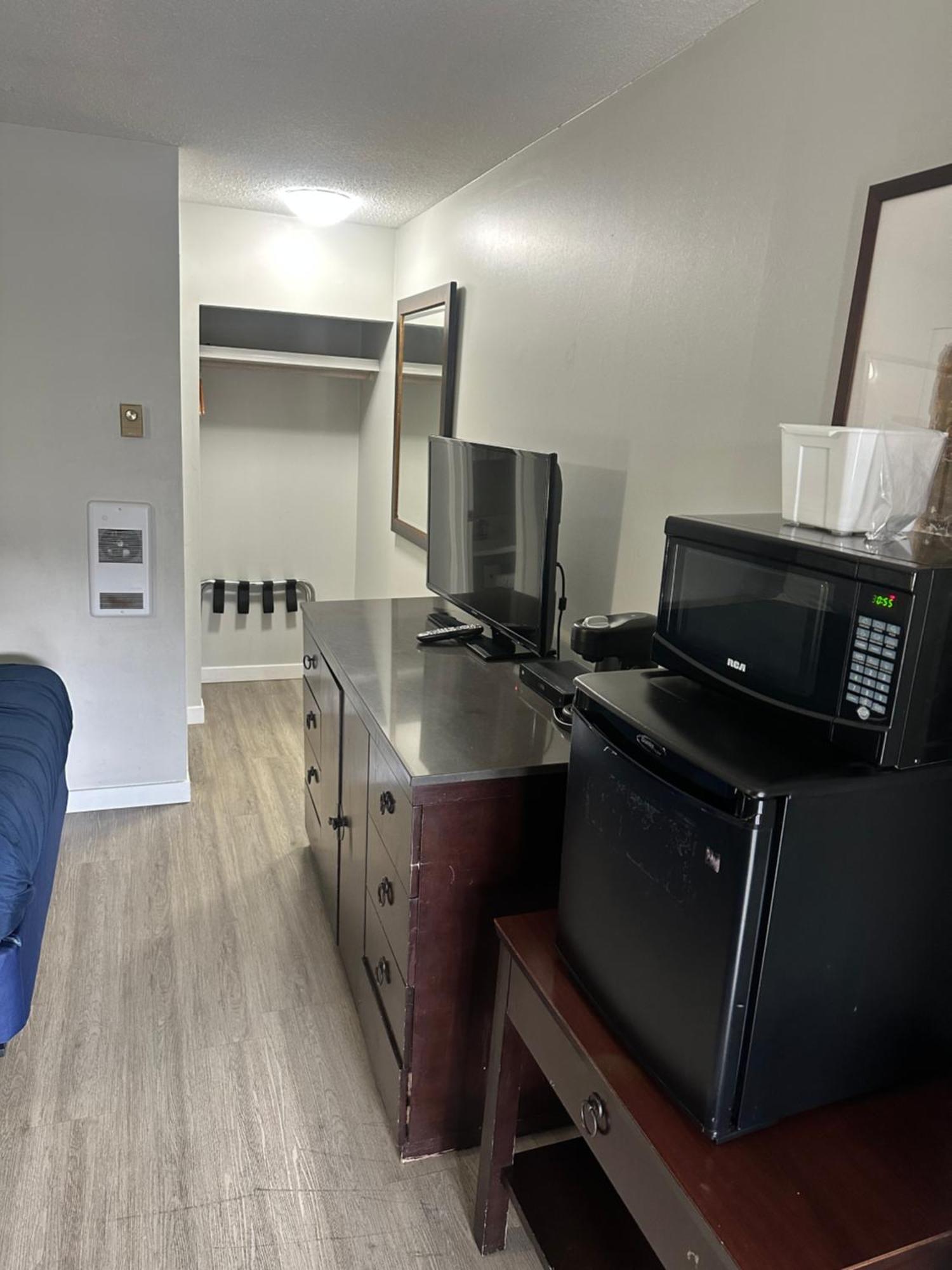 Travelodge By Wyndham לאנגלי מראה חיצוני תמונה