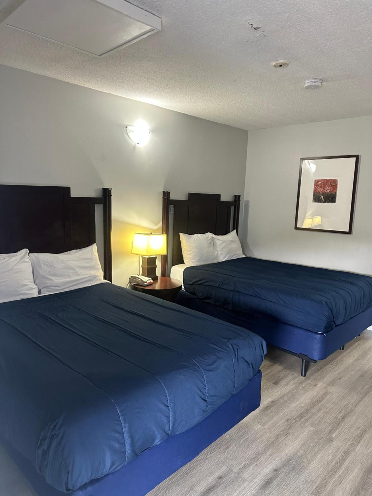Travelodge By Wyndham לאנגלי מראה חיצוני תמונה