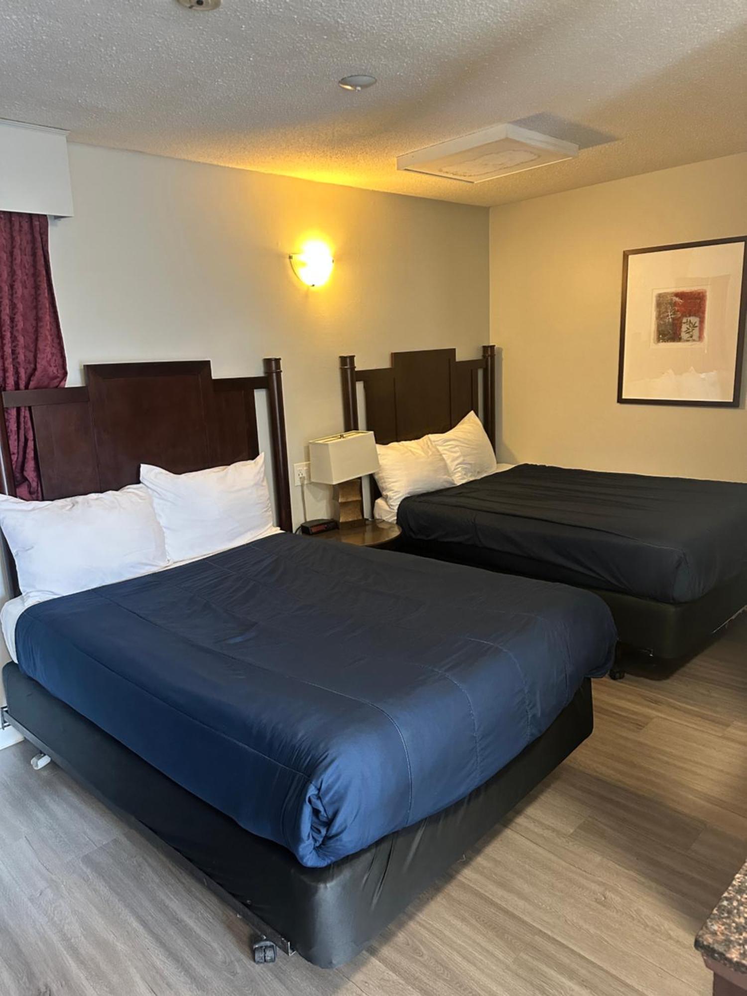 Travelodge By Wyndham לאנגלי מראה חיצוני תמונה