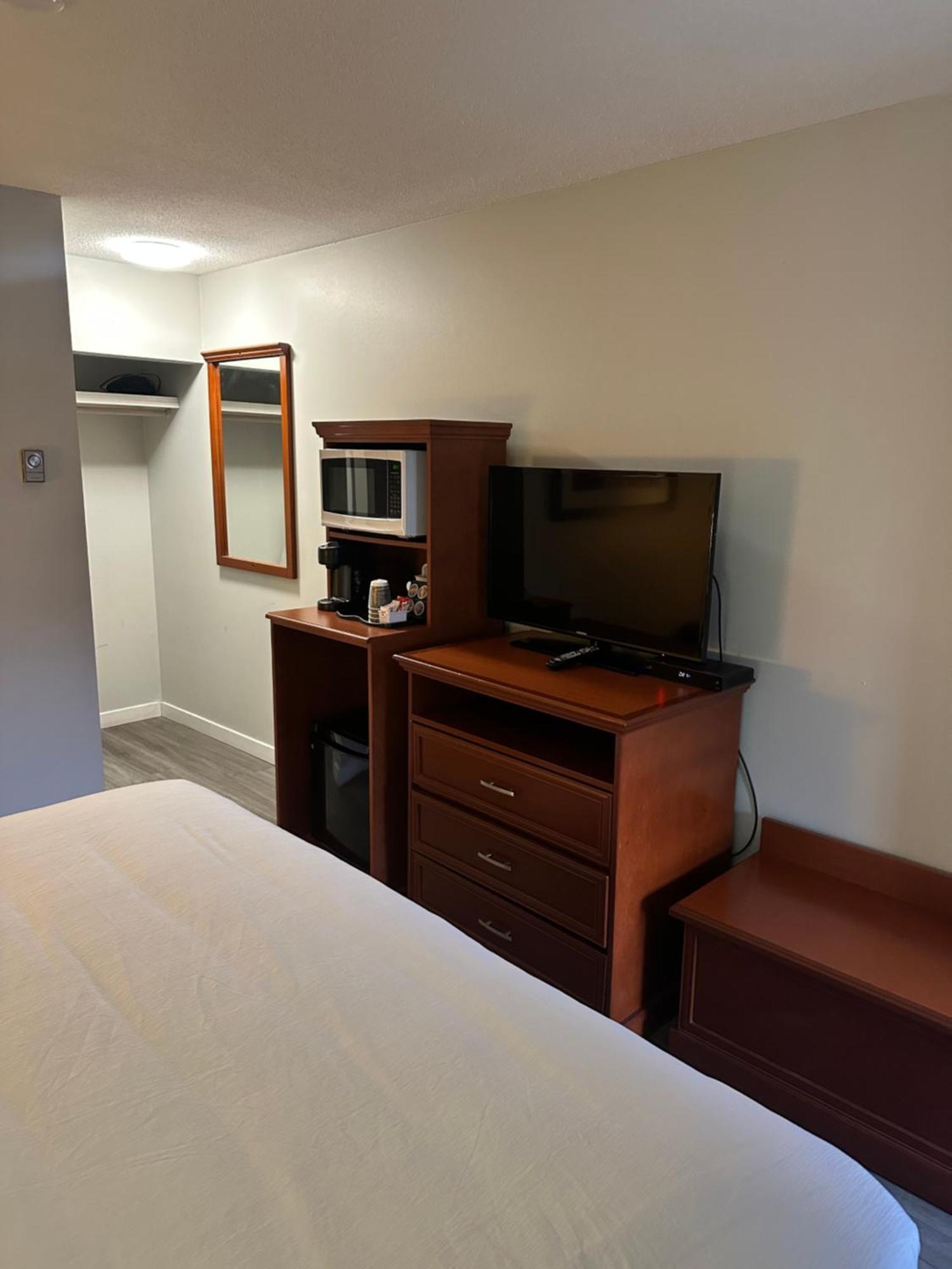 Travelodge By Wyndham לאנגלי מראה חיצוני תמונה