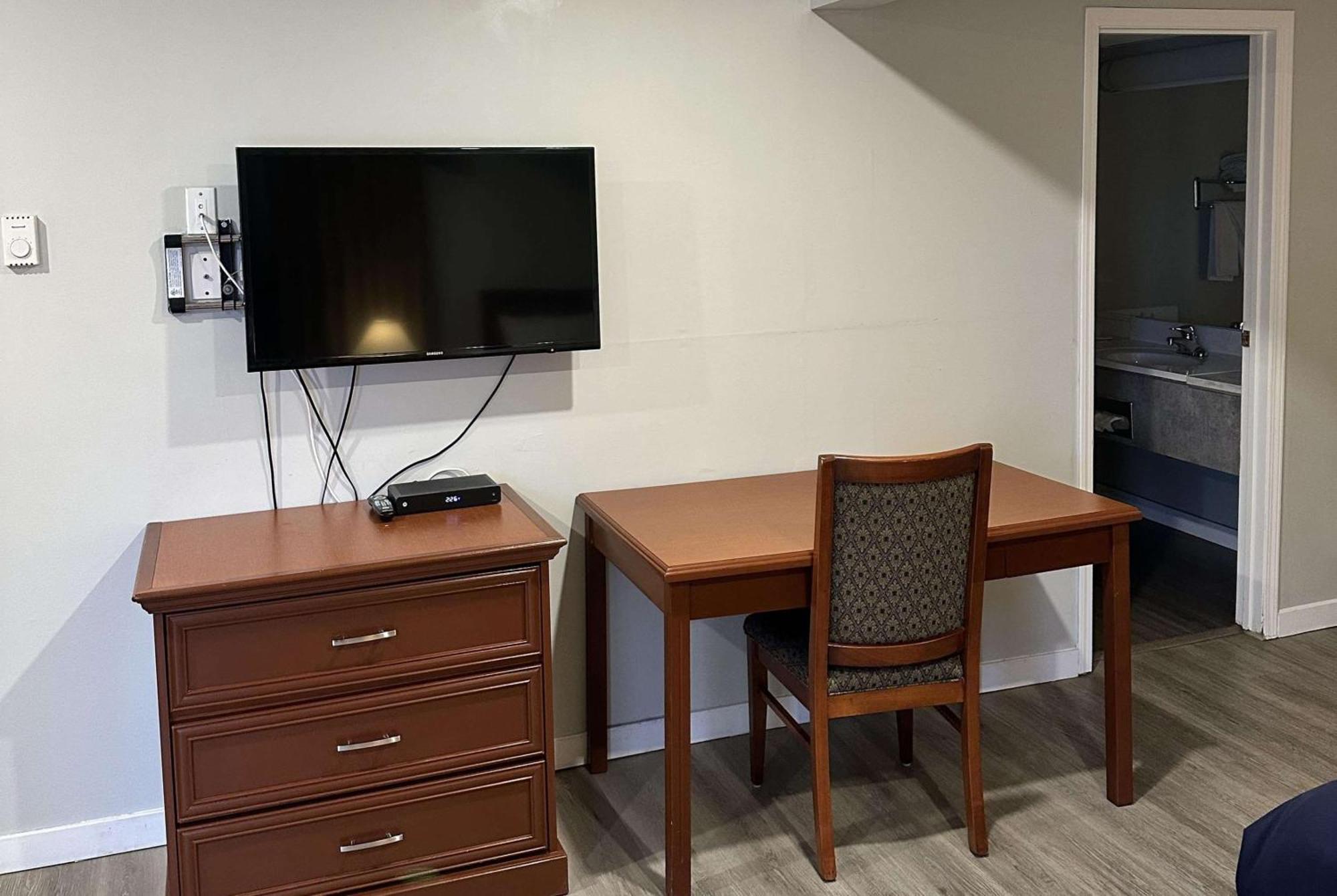 Travelodge By Wyndham לאנגלי מראה חיצוני תמונה