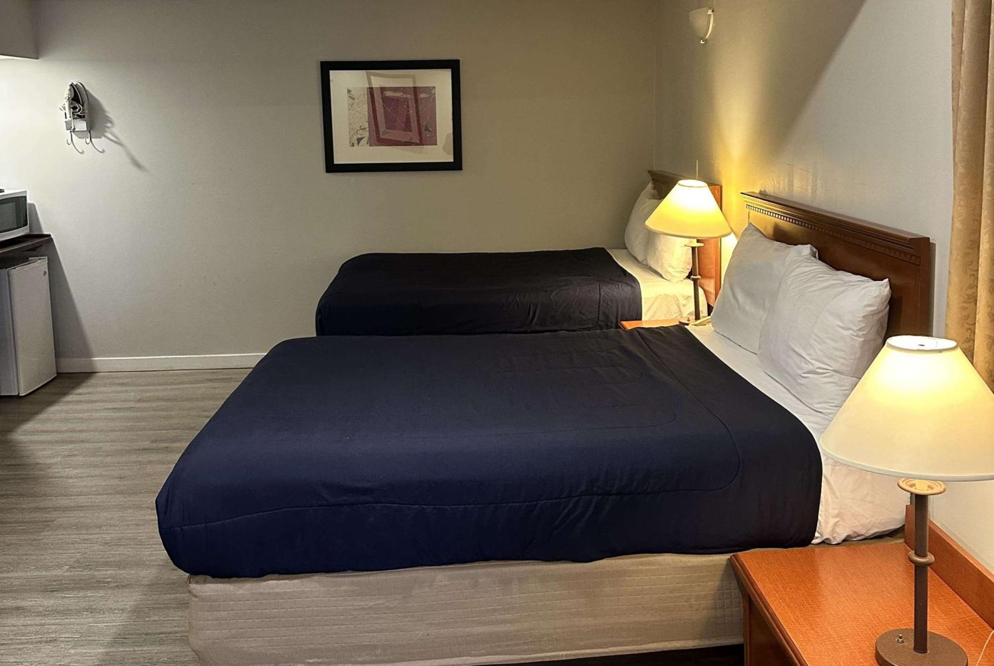 Travelodge By Wyndham לאנגלי מראה חיצוני תמונה