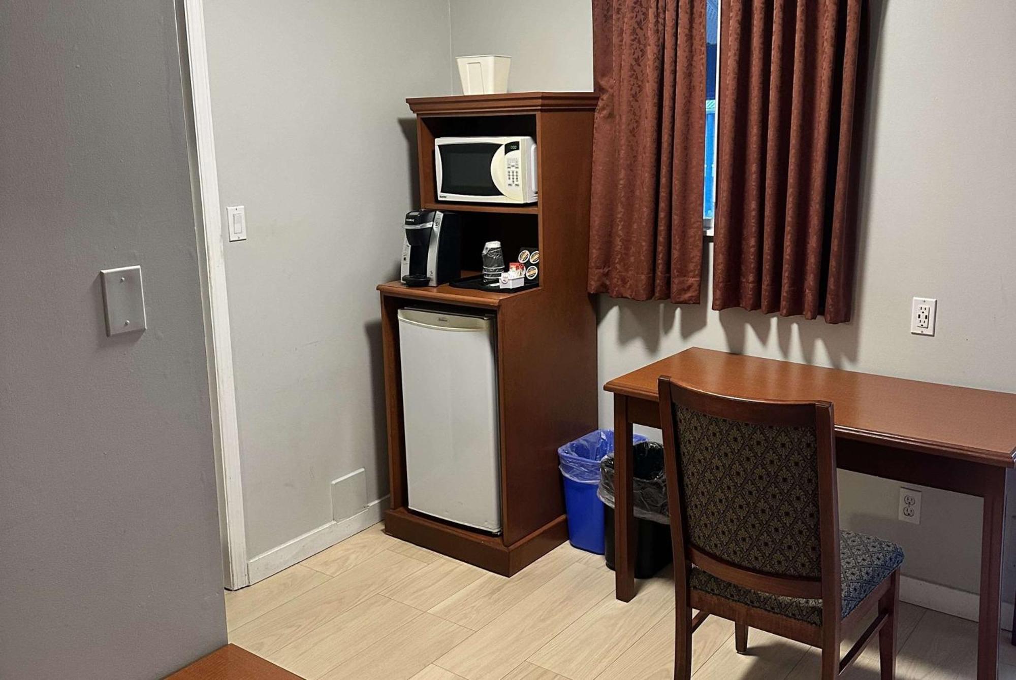 Travelodge By Wyndham לאנגלי מראה חיצוני תמונה