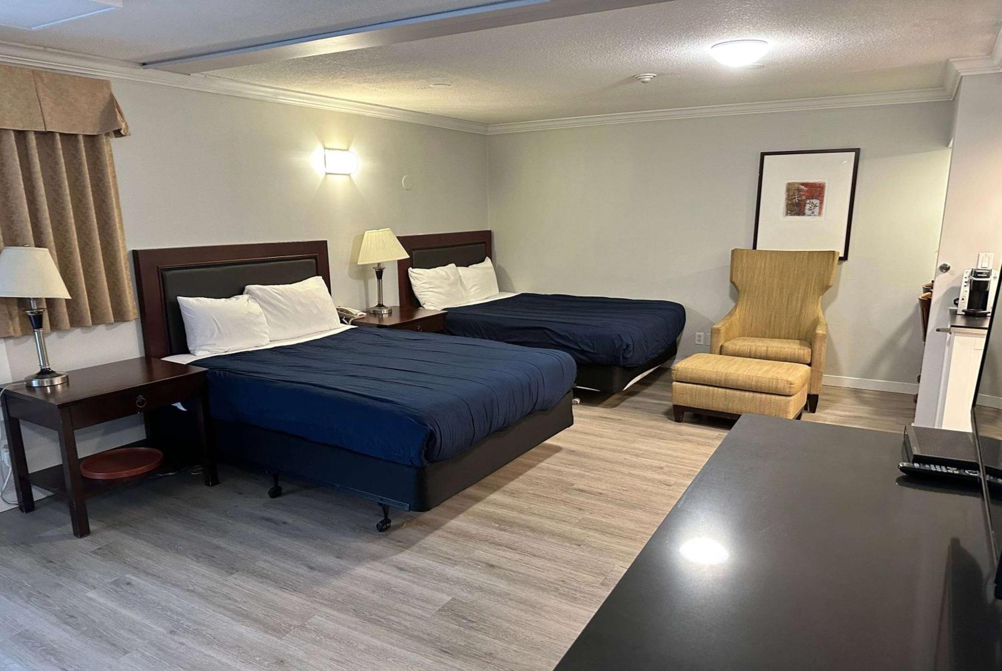 Travelodge By Wyndham לאנגלי מראה חיצוני תמונה