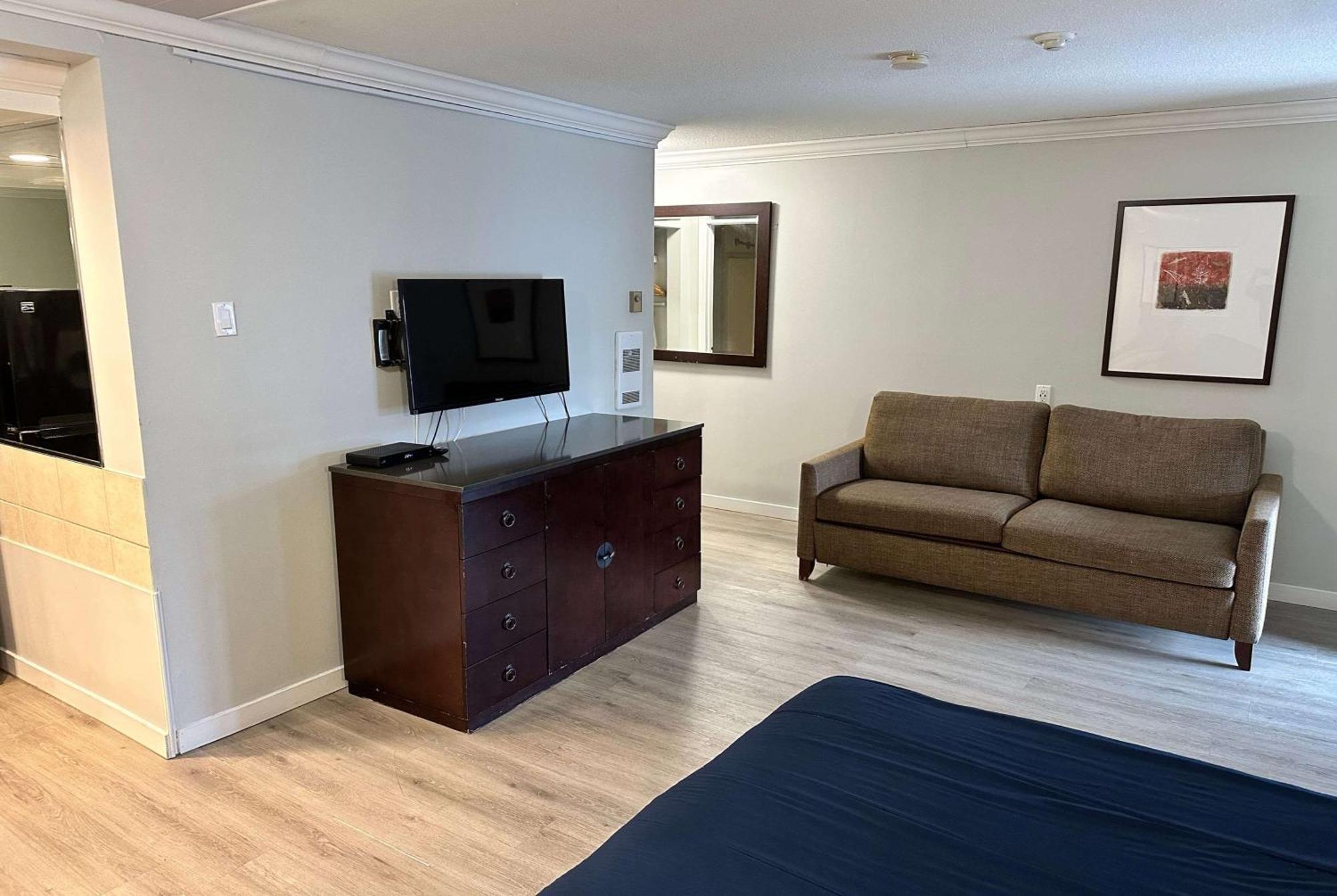 Travelodge By Wyndham לאנגלי מראה חיצוני תמונה